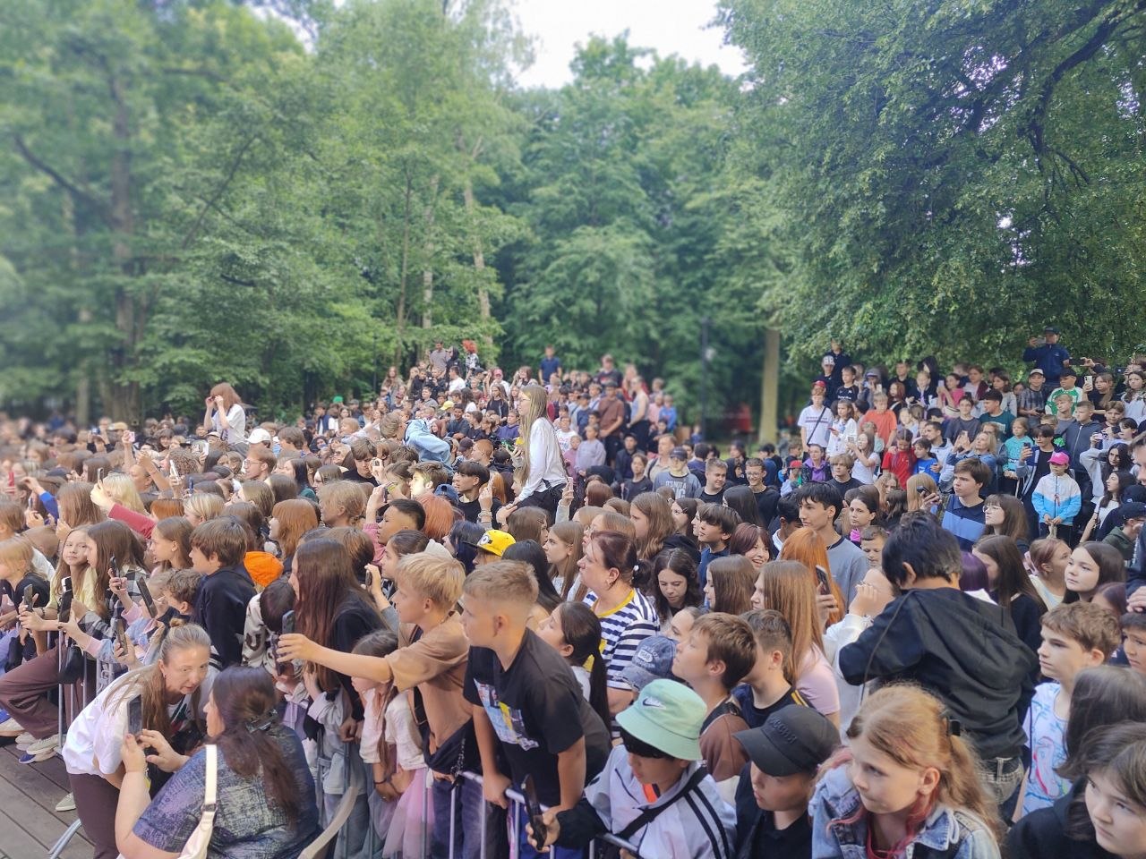 Зрители на выступлении TOLY SUMMER